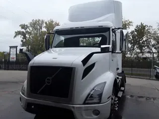 2019 VOLVO VNR42T 300