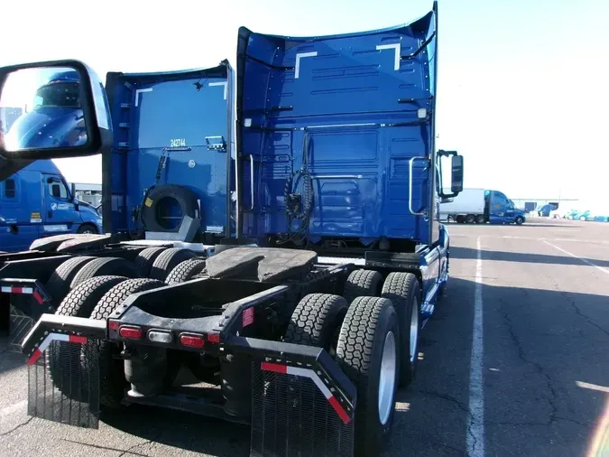 2021 VOLVO VNL64T760