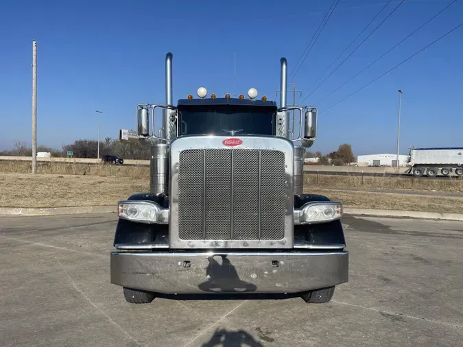 2022 Peterbilt 389