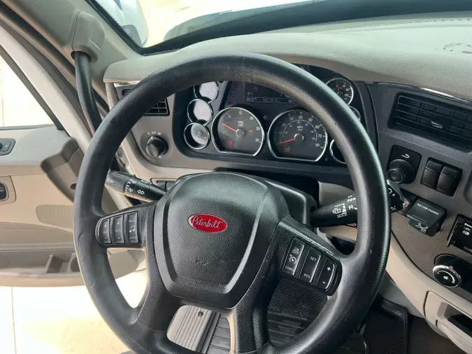 2022 Peterbilt 579