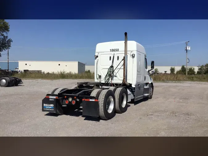 2020 Freightliner Cascadia 126