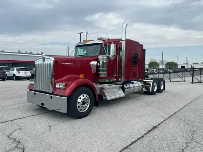 2025 Kenworth W900