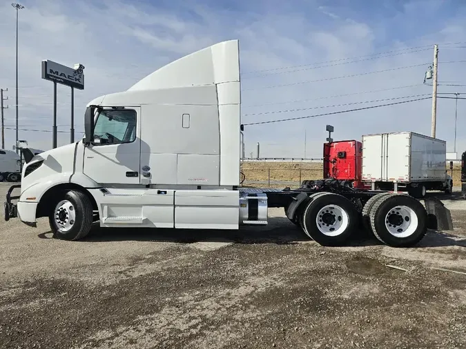 2019 VOLVO VNR64T640