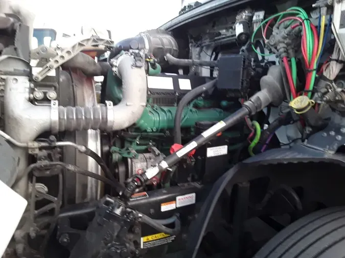 2020 VOLVO VNR64T-640