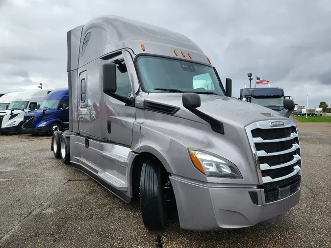 2021 FREIGHTLINER Cascadia 126