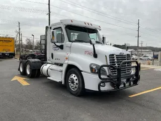 2017 Freightliner X12564ST