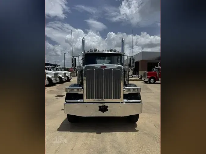 2027 PETERBILT 589