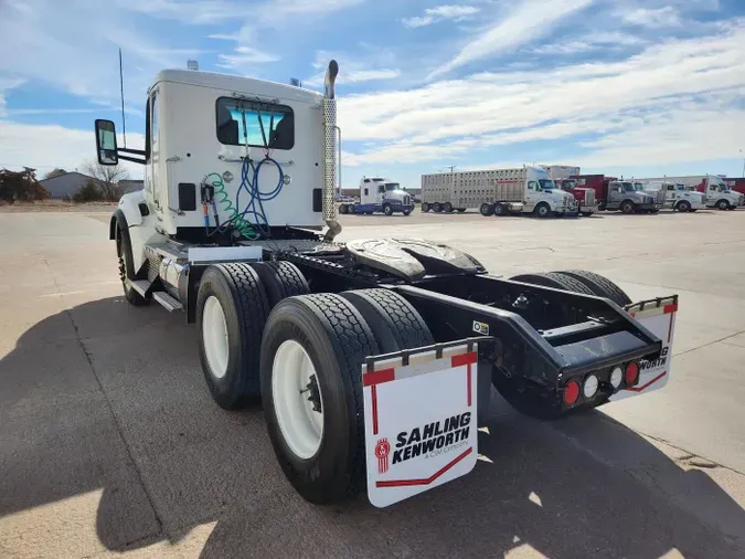 2023 Kenworth T880