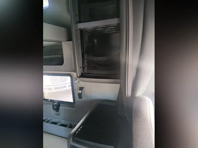 2019 NAVISTAR INTERNATIONAL LT625 SLPR CAB