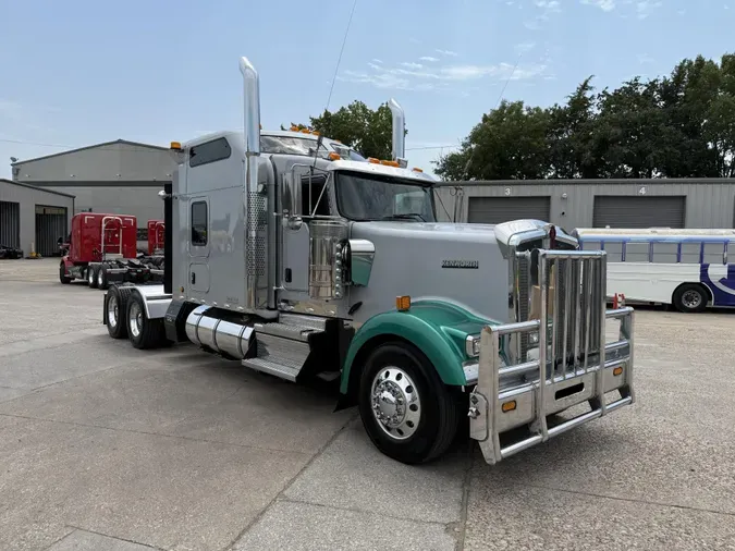 2020 Kenworth W900