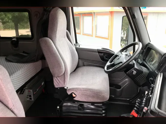 2022 INT LT625 6x4