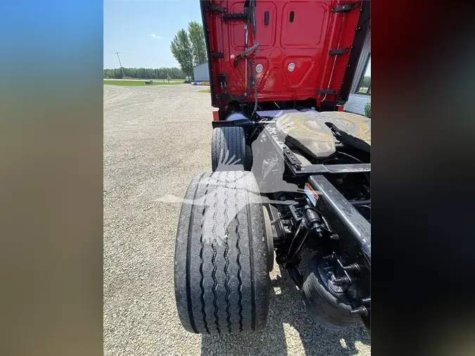 2020 FREIGHTLINER CASCADIA 126