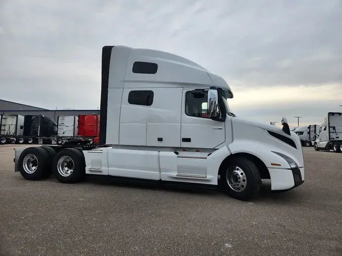 2025 VOLVO VNL64T760