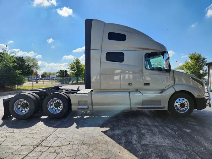 2019 VOLVO VNL64T760