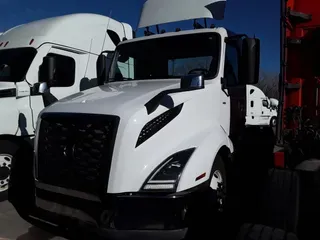 2019 VOLVO VNL64T-300
