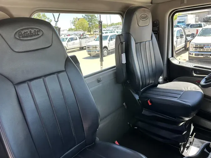 2023 Peterbilt 567