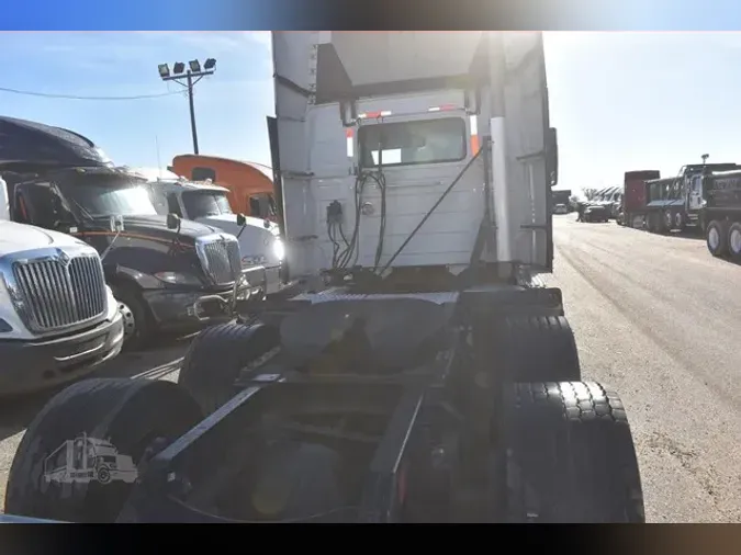 2016 VOLVO VNL64T300