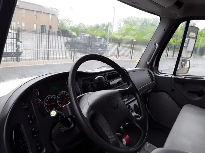 2020 FREIGHTLINER/MERCEDES M2 106