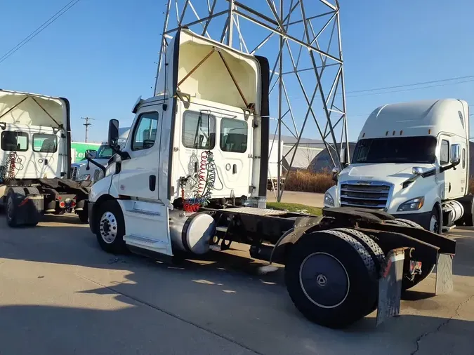 2020 FREIGHTLINER/MERCEDES NEW CASCADIA 116a384eca069151e8c5d237d80523b282a