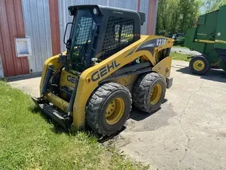 2015 Gehl V270