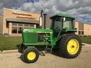 John Deere 4440