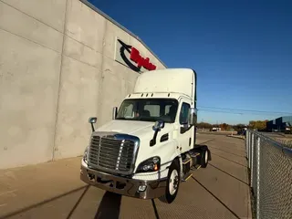 2017 FREIGHTLINER/MERCEDES CASCADIA 113