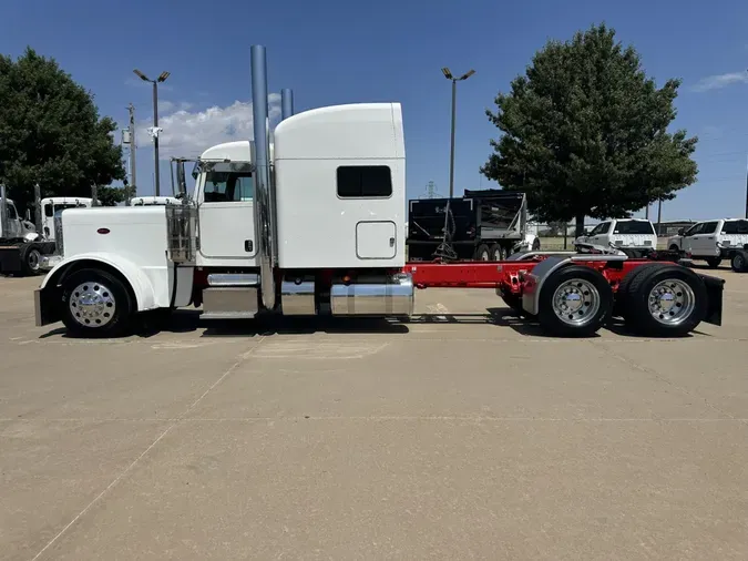 2023 Peterbilt 389a3956d1ce27cadd0681f50458b365b2e