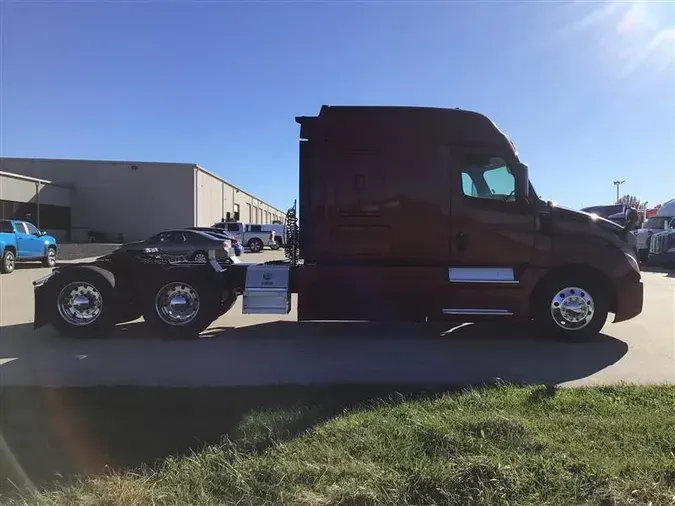 2019 FREIGHTLINER CA126