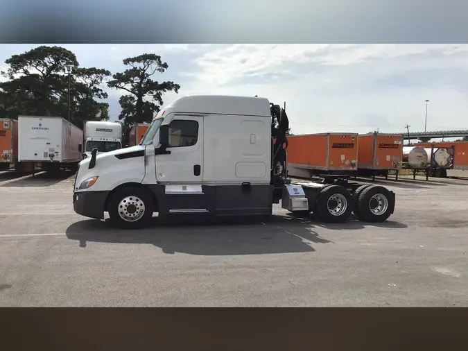 2021 Freightliner Cascadia 126