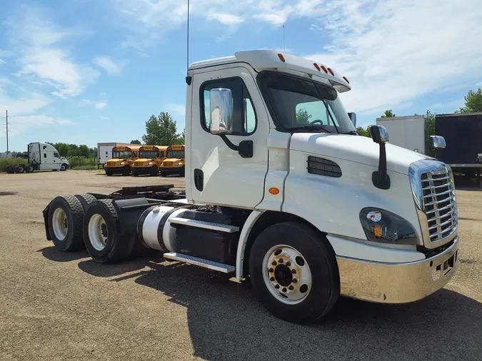 2016 FREIGHTLINER/MERCEDES CASCADIA 113