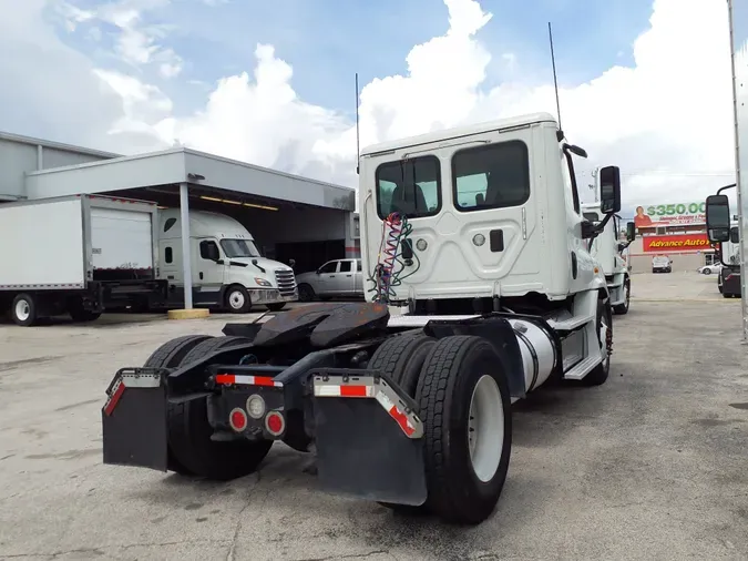 2016 FREIGHTLINER/MERCEDES CASCADIA 113