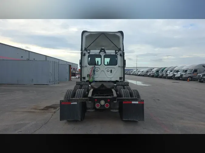 2020 Freightliner Cascadia 126