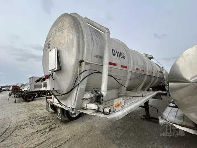 1979 FRUEHAUF 8000 GALLON