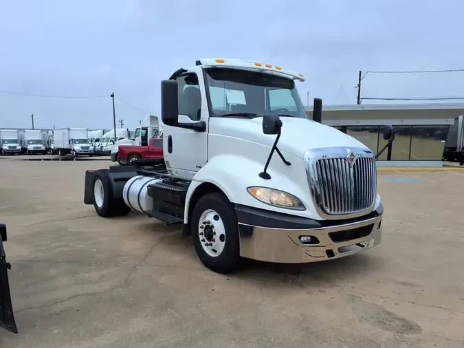 2019 NAVISTAR INTERNATIONAL RH613 DAYCAB S/A