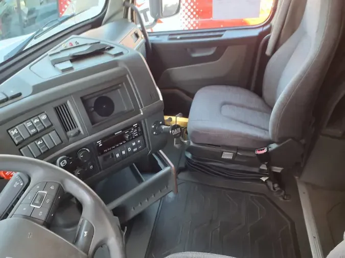 2021 VOLVO VNL64T-760a3b37de1b416f543314ab41ff49a459c