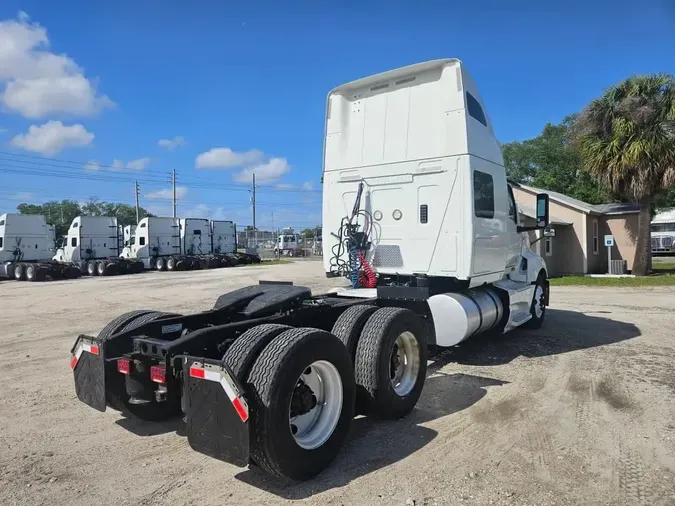 2020 NAVISTAR INTERNATIONAL LT625 SLPR CAB
