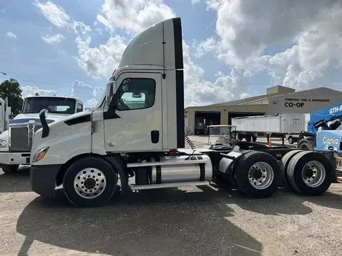 2020 FREIGHTLINER CASCADIA 126