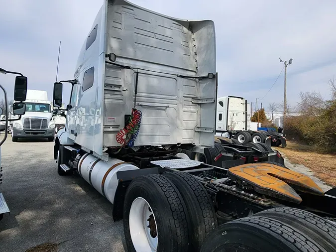 2019 VOLVO VNL64T-760