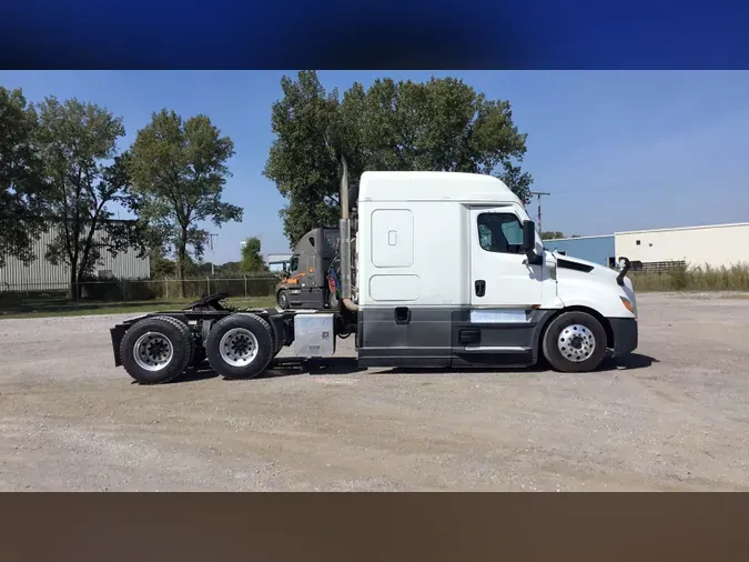 2021 Freightliner Cascadia 126