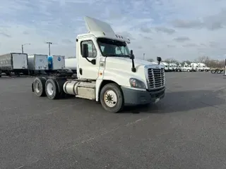 2017 Freightliner X12564ST