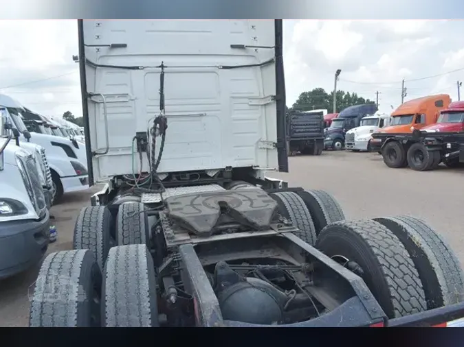 2019 VOLVO VNL64T760