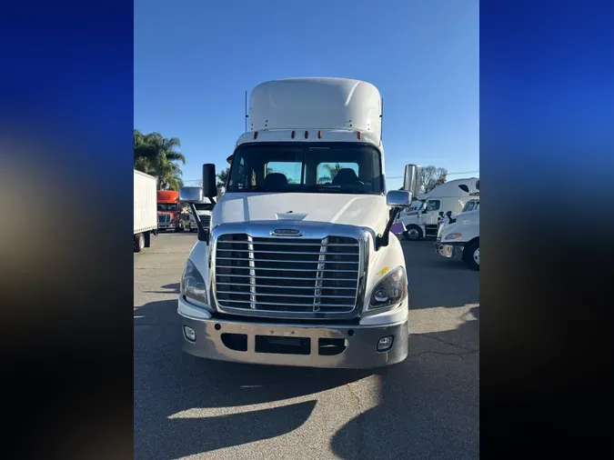 2017 FREIGHTLINER/MERCEDES CASCADIA 113