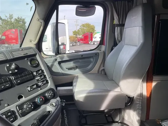 2019 FREIGHTLINER CASCADIA