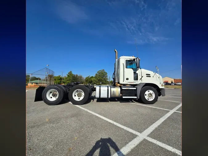 2016 MACK CXU613