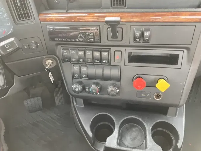 2019 NAVISTAR INTERNATIONAL LT625 DAYCAB T/Aa3c07a5ef1759e79440ec4dcf2e48144