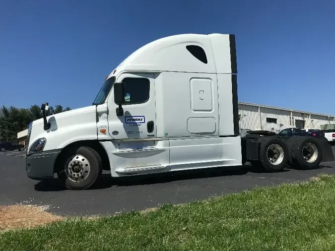 2019 Freightliner X12564ST