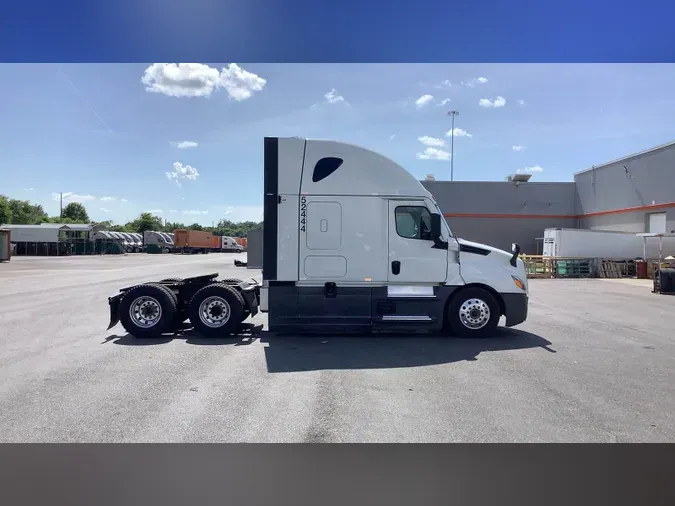 2022 Freightliner Cascadia 126
