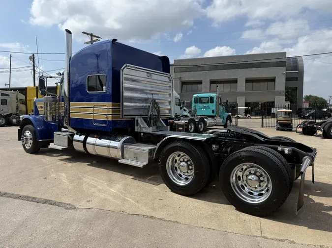 2022 Peterbilt 389