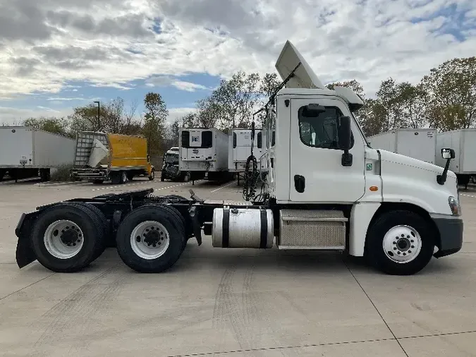 2018 Freightliner X12564ST