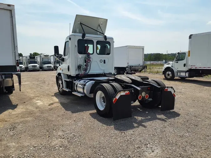 2020 FREIGHTLINER CASCADIA 113